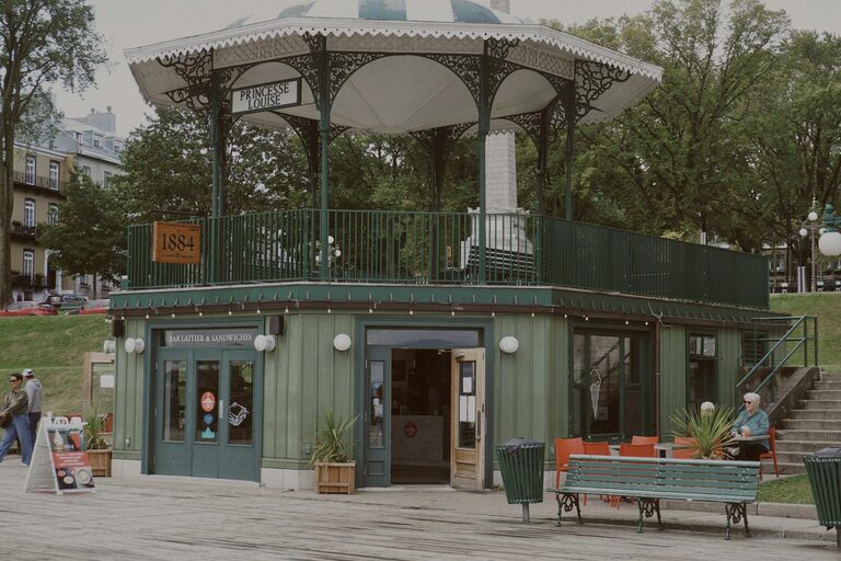 How to Plan a Simple Picnic at a Local Park